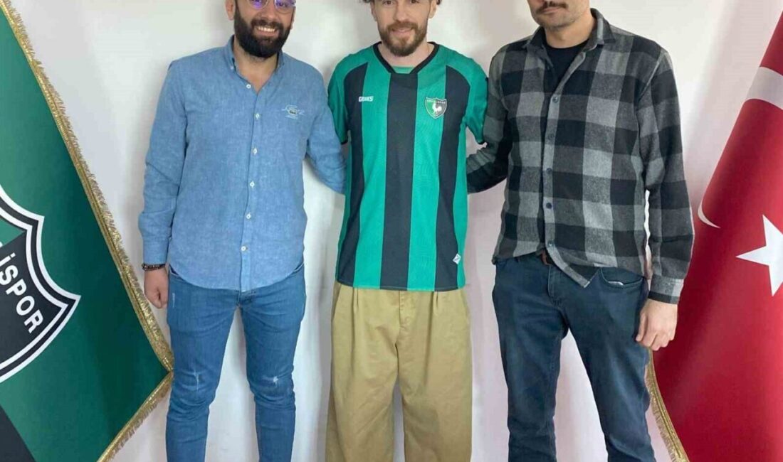 Denizlispor Kaptanı Gökhan Süzen, Takıma Dönüş Yaptı! Denizlispor, 3 sezon forma giyen kaptanı Gökhan Süzen ile yeniden