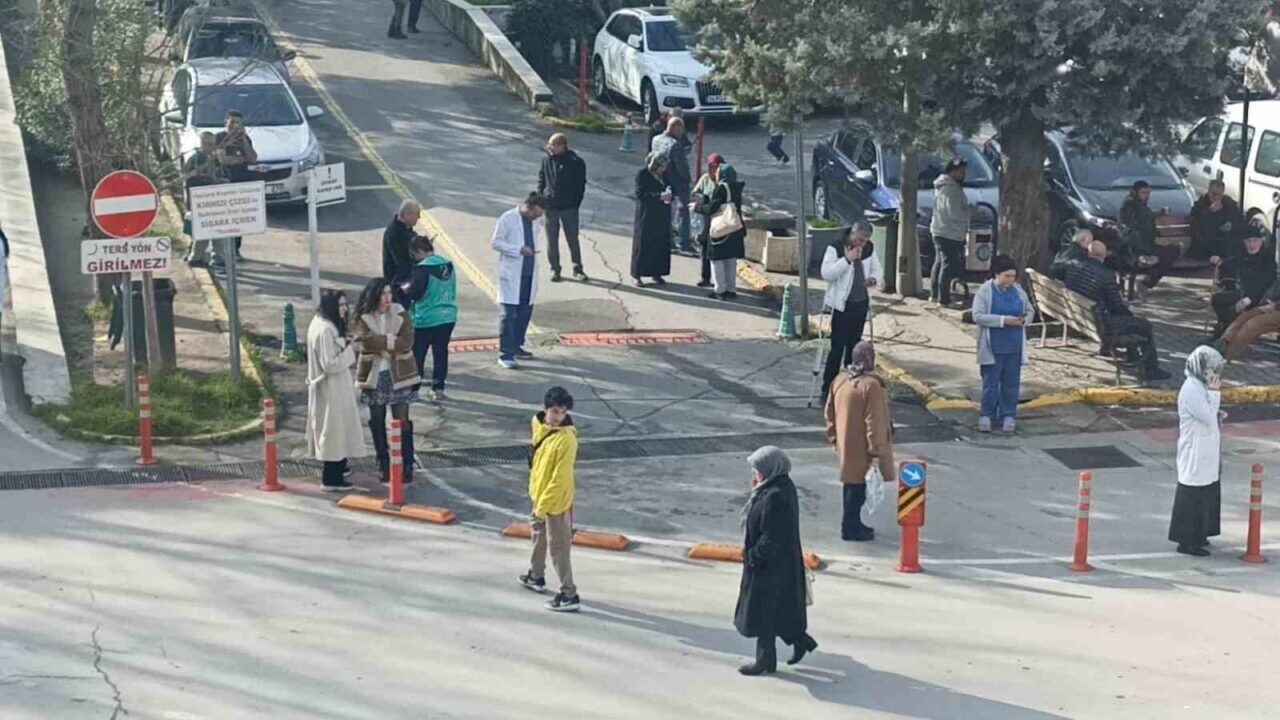 Bursa'nın Nilüfer ilçesinde saat 13.43'te meydana gelen 4.0 büyüklüğündeki deprem,