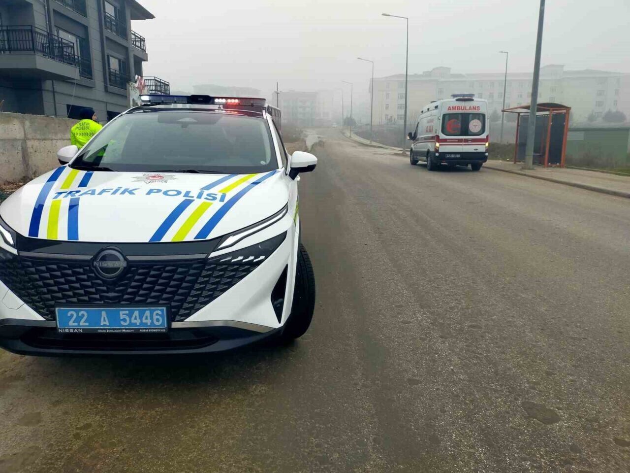 Edirne'nin Kurtuluş Mahallesi'nde kaygan zeminde devrilen motosikletteki iki kişi kazayı