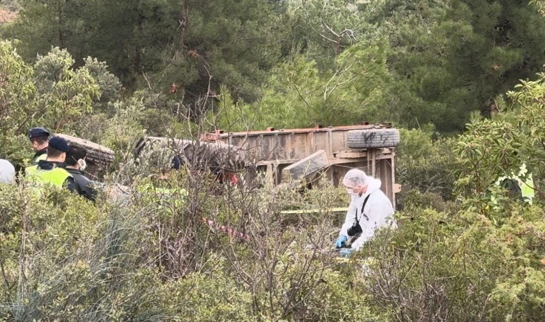 Bursa’da traktör devrildi, gübre taşıyan Hasan Sarı yaşamını yitirdi. Bursa'nın İznik ilçesinde tarlaya gübre götüren 52 yaşındaki Hasan Sarı,