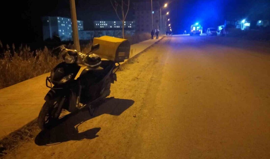 Edirne’de direksiyon hakimiyetini kaybeden motokurye kazadan ensesine darbe almadan kurtuldu Edirne'de H.G. adlı motokurye, Kurtuluş Mahallesi'nde direksiyon hakimiyetini kaybederek metrelerce