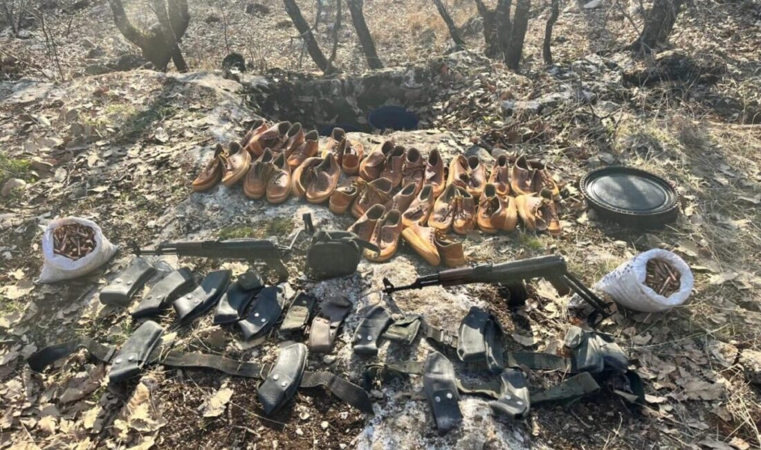 Lice Kırsalında Terör Örgütüne Ait Silah ve Eşya Ele Geçirildi Diyarbakır Lice'de jandarma, bölücü terör örgütüne ait malzemeleri ele geçirdi.