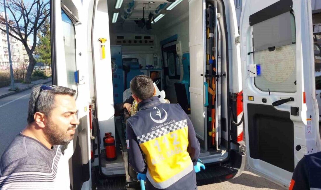Samsun’da dolmuş çarpması sonucu bir yaya hastaneye kaldırıldı. Samsun'un İlkadım ilçesinde dolmuşun çarptığı Güler C., hastaneye kaldırıldı. Berkay