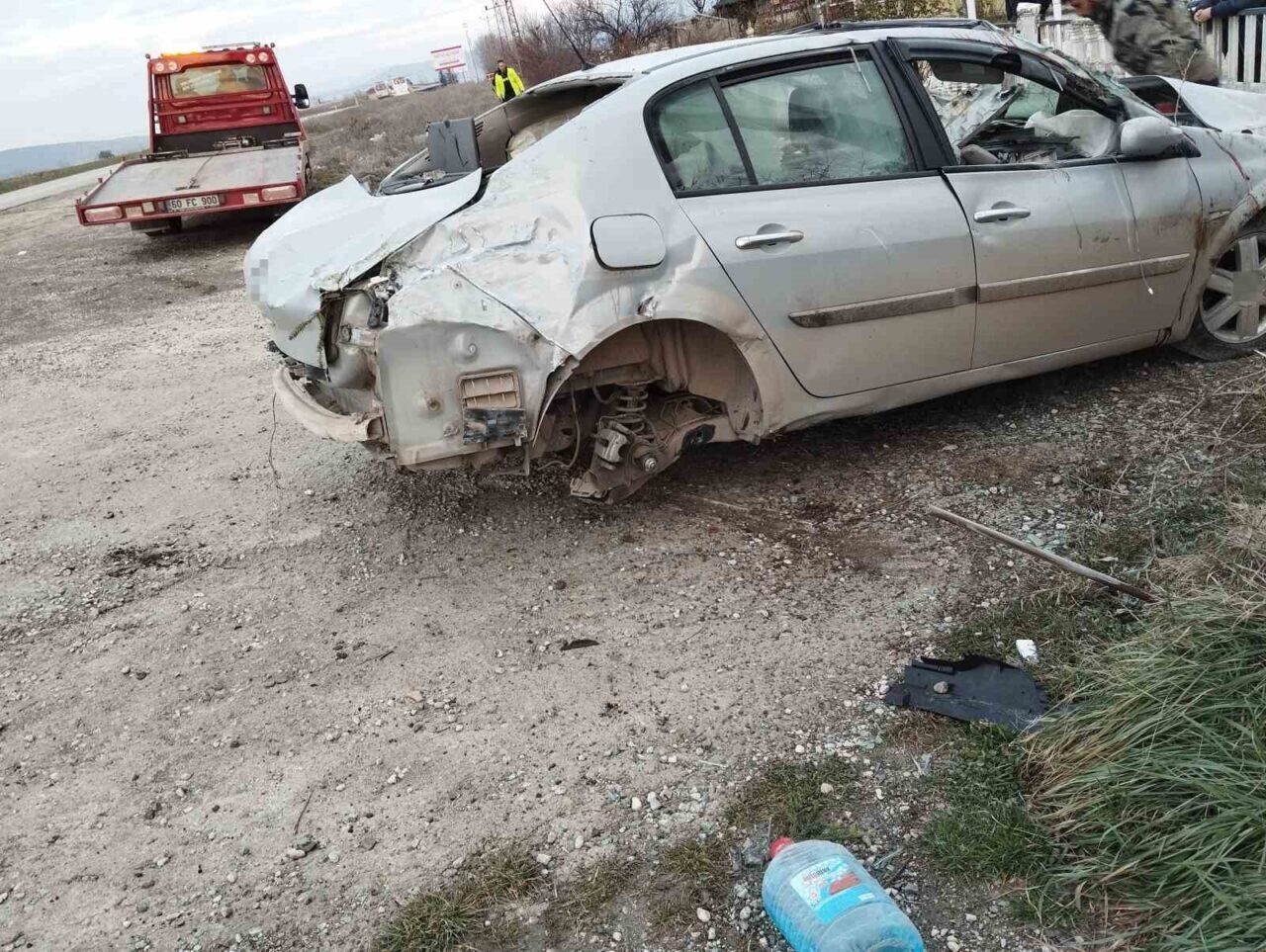 Tokat'ın Zile ilçesinde Kayra Ö. (21) yönetimindeki araç, direksiyon hakimiyetinin