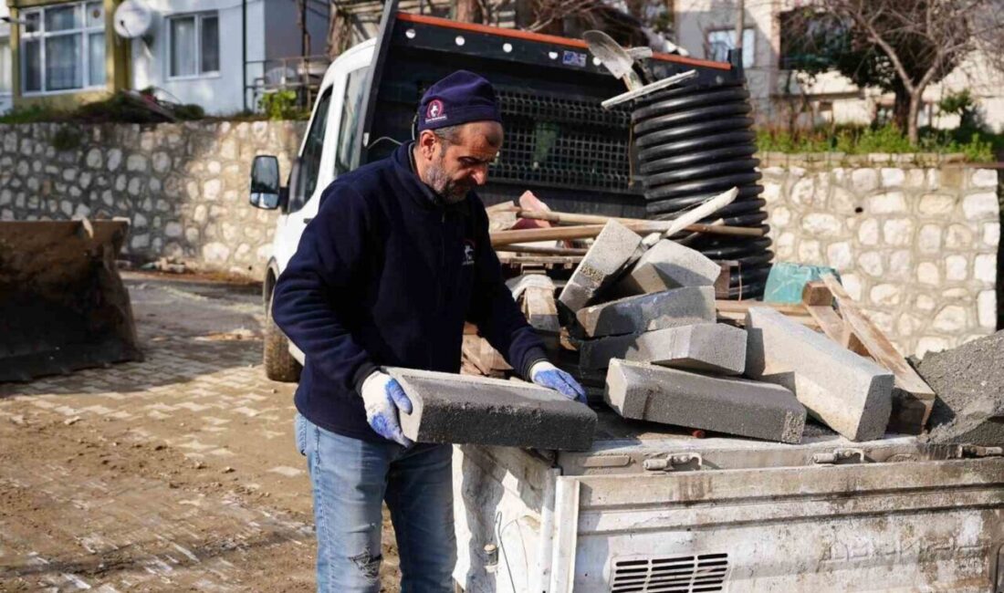 Düzce’de yeni yürüyüş yolları ile şehir estetik ve güvenli hale geliyor. Düzce Belediyesi, Fen İşleri ve Park-Bahçeler Müdürlükleri ile kent genelinde