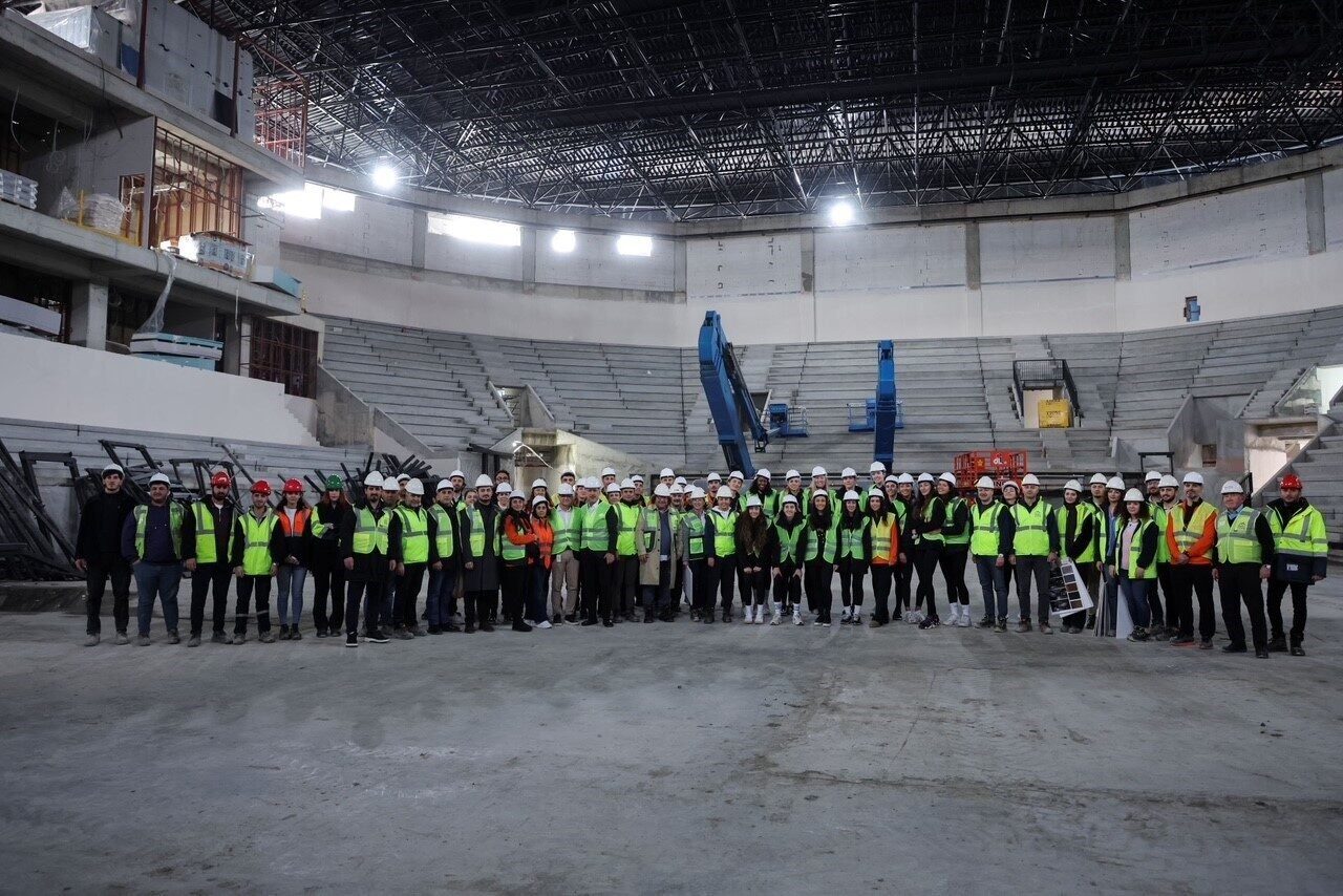 Eczacıbaşı Spor Kulübü, Kartal'daki yeni spor salonunun inşaatını sürdürürken, Eczacıbaşı