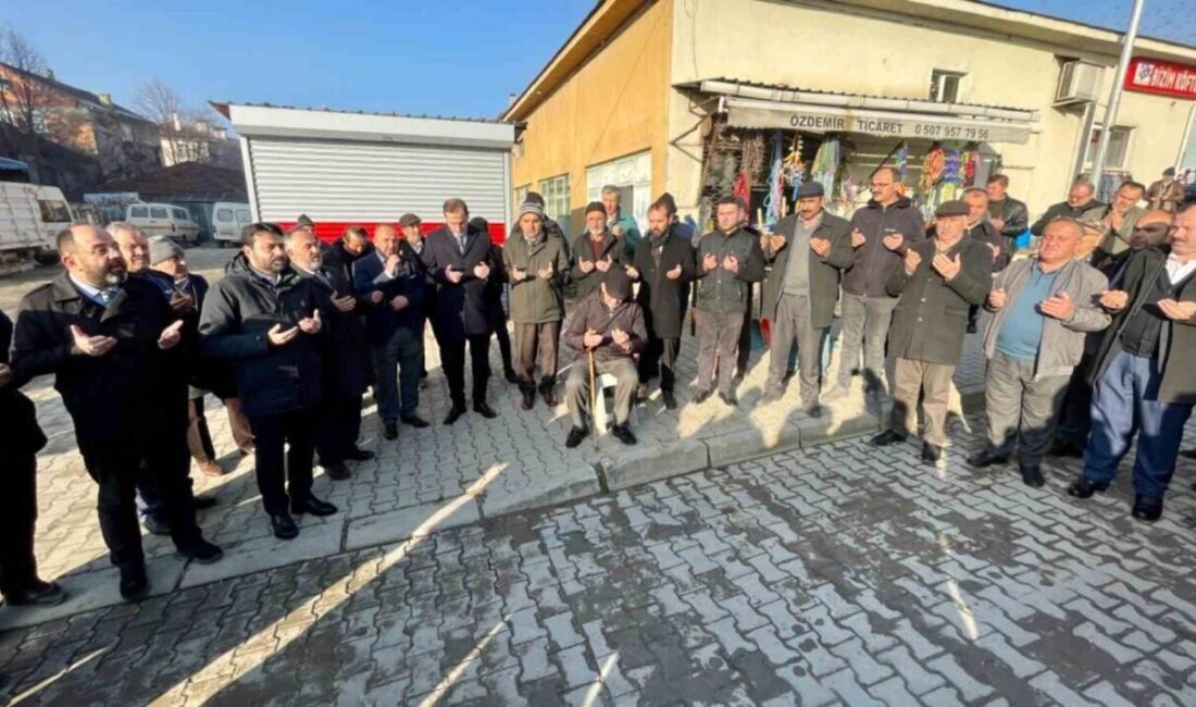 Eflani’de Unutulmuş Esnaf Duası Geleneği Yeniden Yaşatıldı Eflani'de unutulmaya yüz tutan esnaf duası geleneği yeniden canlandı. Merkez