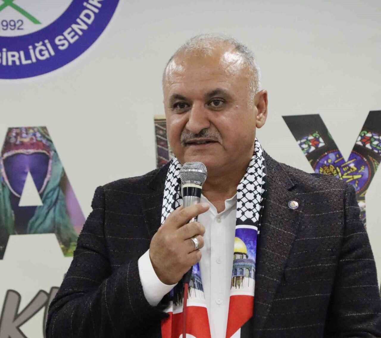 Eğitim Bir Sen Antalya Şube Başkanı Eyüp Bülent Miran, mazerete