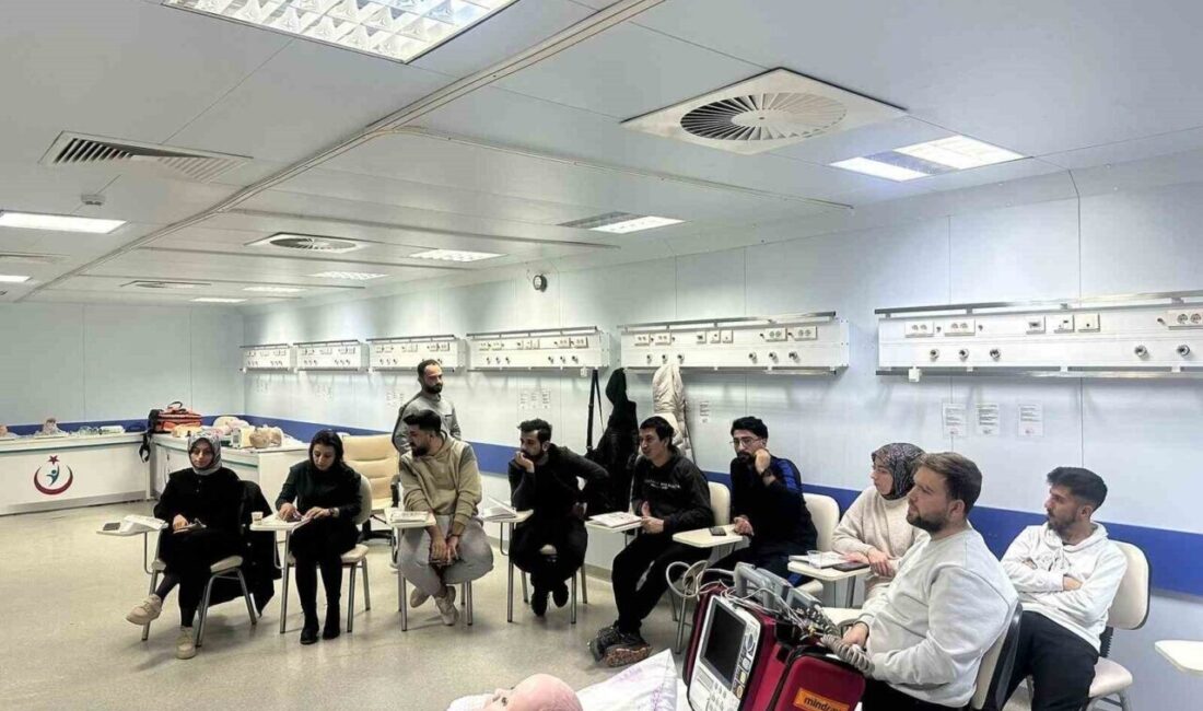 Elazığ’da Çocuklarda İleri Yaşam Desteği Eğitimi Verildi Elazığ İl Sağlık Müdürlüğü, 112 Acil Sağlık Hizmetleri çalışanlarına yönelik