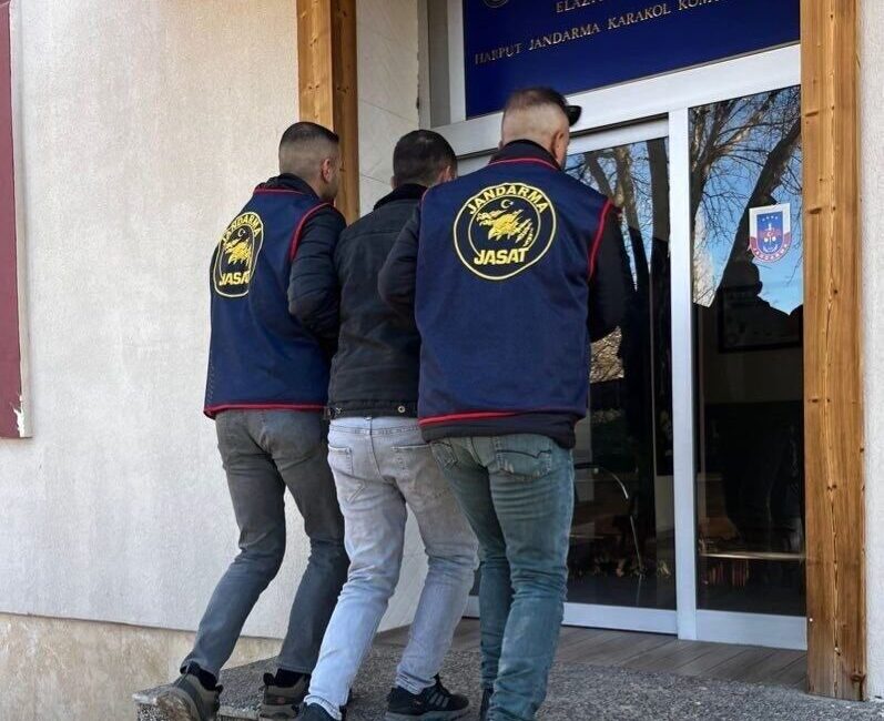 Elazığ’da jandarma, aranan 21 kişiyi yakalayarak cezaevine gönderdi. Elazığ İl Jandarma Komutanlığı, ocak ayında düzenlediği operasyonla hapis cezası