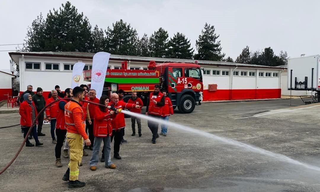 Elazığ’da Orman Yangınlarına Müdahale Eğitimi Gerçekleştirildi Elazığ Orman Bölge Müdürlüğü ve Halk Eğitim Müdürlüğü, Türk Kızılayı