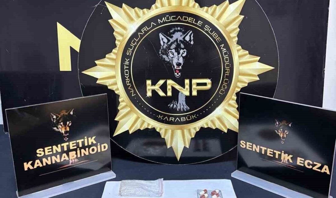 Karabük’te Polisin Yapmış Olduğu Aramada Şüphelinin Üzerinden Uyuşturucu ve Sentetik Hap Çıktı Karabük'te, rutin denetim sırasında C.S.Ö. isimli şüphelinin üzerinden 2.76 gram