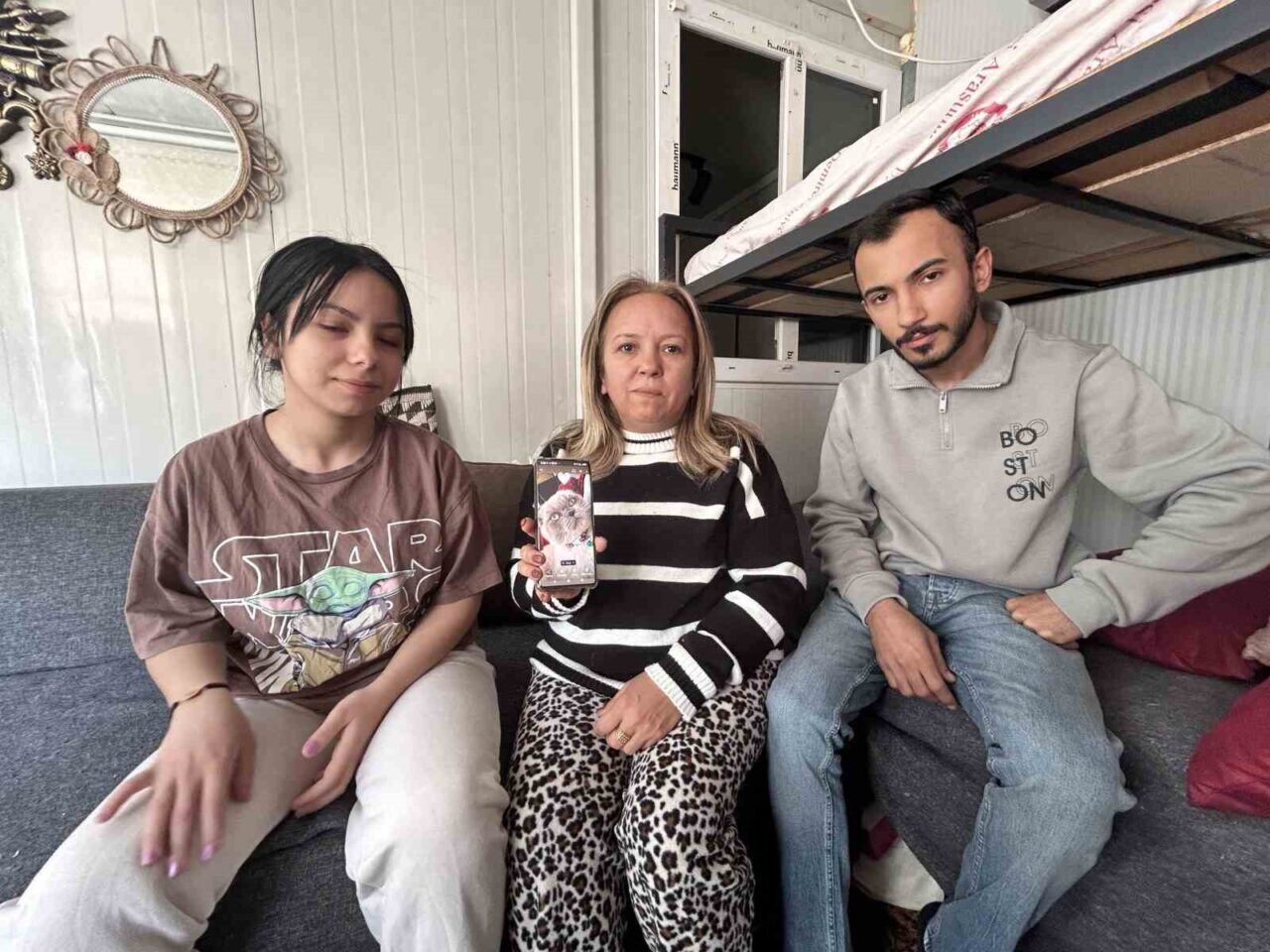 Hatay'da depremin ardından 20 saatlik kurtuluşun ardından, babasını kaybeden Sevcan