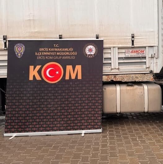 Van'ın Erciş ilçesinde gerçekleştirilen bir operasyonda, 844 litre kaçak akaryakıt