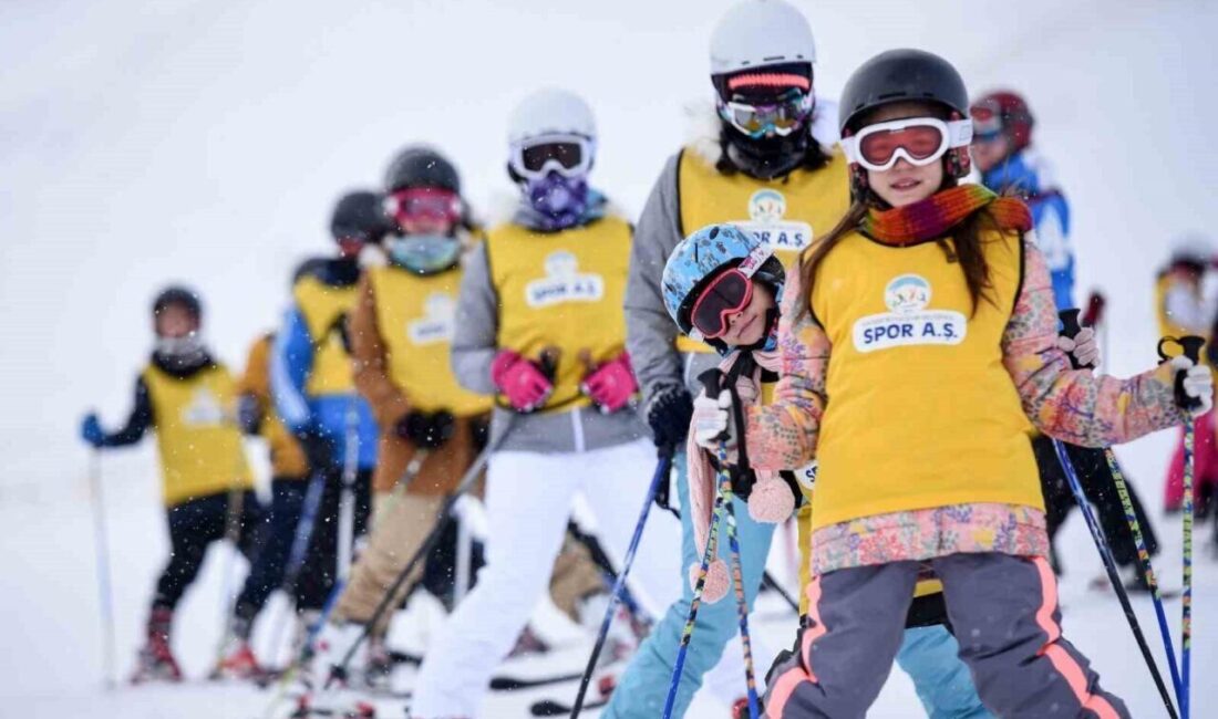 Kayseri’de Erciyes Kayak Okulu, sömestir tatilinde kayak ve snowboard eğitimlerine başladı Kayseri Büyükşehir Belediyesi'ne bağlı Spor A.Ş., Erciyes Kayak Okulu'nda yarıyıl