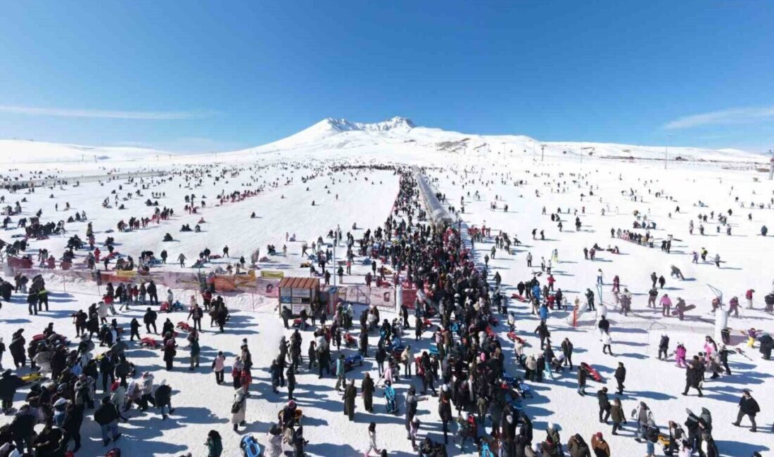 Erciyes Kayak Merkezi, Hafta Sonu Binlerce Turisti Ağırladı Erciyes Kayak Merkezi, sömestr tatiliyle birlikte yerli ve yabancı binlerce