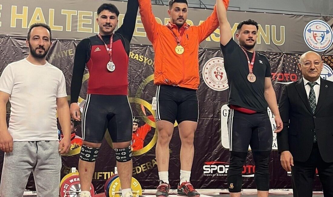 İbrahim Özbay, Halter Gençler Büyükler Türkiye Şampiyonasında Birinci Oldu Erzincanlı halterci İbrahim Özbay, Ankara'da yapılan Halter Gençler Büyükler Ferdi