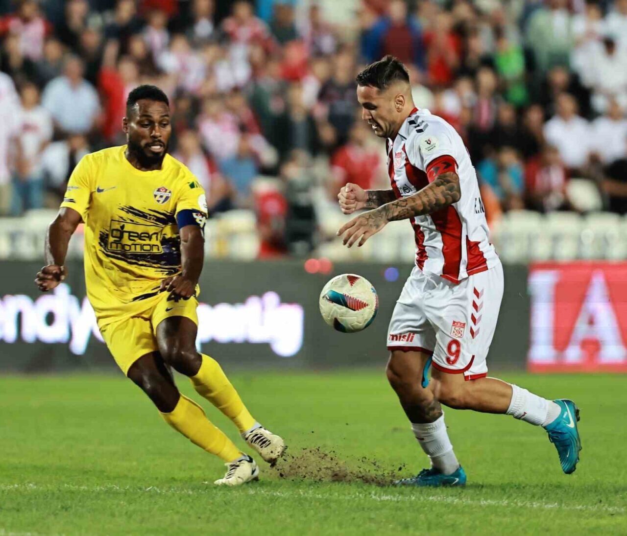 Trendyol Süper Lig'de bugün saat 20.00'de Eyüpspor ile Sivasspor karşı