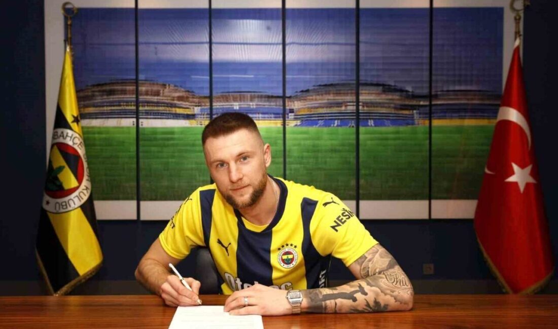 Fenerbahçe, Milan Skriniar’ı Paris Saint-Germain’den Kiralık Olarak Kadrosuna Dahil Etti Fenerbahçe, PSG'den Milan Skriniar'ı sezon sonuna dek kiraladığını duyurdu. Kulüpten