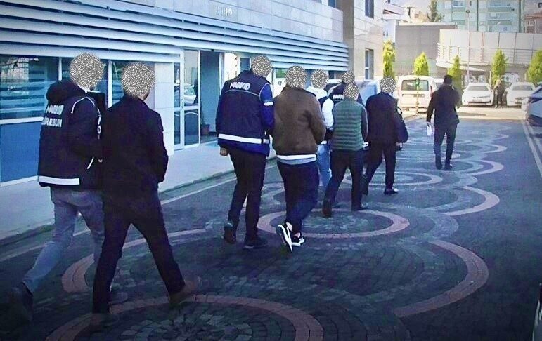 Giresun’da Uyuşturucu Operasyonunda 4 Kişi Tutuklandı Giresun'da düzenlenen uyuşturucu operasyonunda F.T., M.A.D., R.D. ve Ö.K. adlı