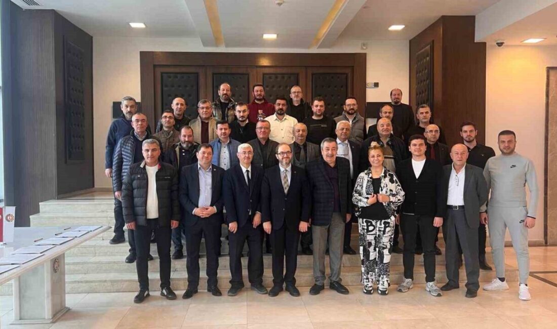 Hayrettin Güzbey, Afyonkarahisar Kuyumcular ve Sarraflar Derneği’nin başkanlık seçiminde güven tazeledi. Afyonkarahisar Kuyumcular ve Sarraflar Derneği'nin genel kurulunda, başkan Hayrettin Güzbey