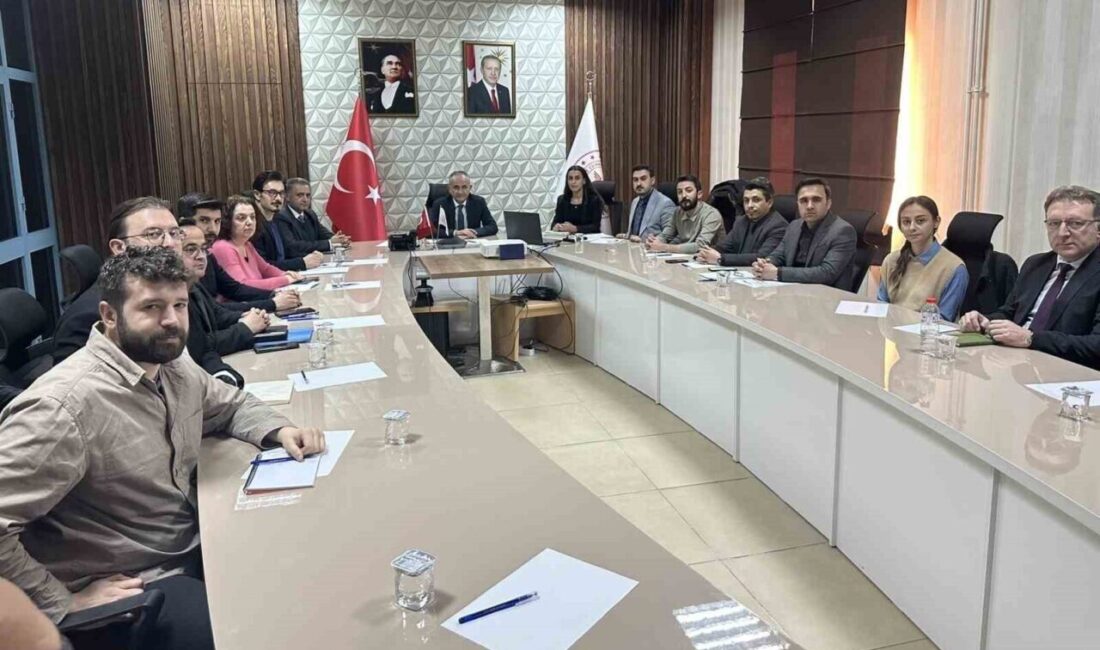 Hakkari’de Sağlık Hizmetleri Değerlendirildi, 2025 İçin Planlamalar Yapıldı Hakkari İl Sağlık Müdürü Dr. Hamdullah Kara başkanlığında, kentteki sağlık