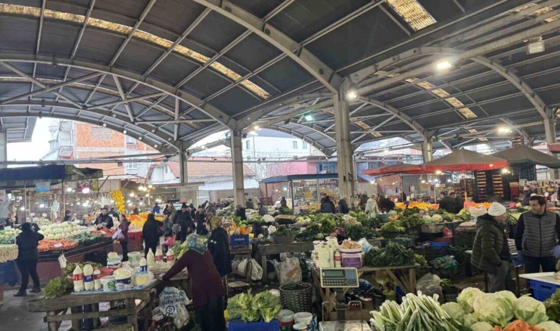 Zonguldak Halk Pazarında Yüksek Fiyatlar Alım Gücünü Zorluyor Zonguldak'ta halk pazarında fiyatların artması, alım gücünü olumsuz etkiledi. Vatandaşlar,