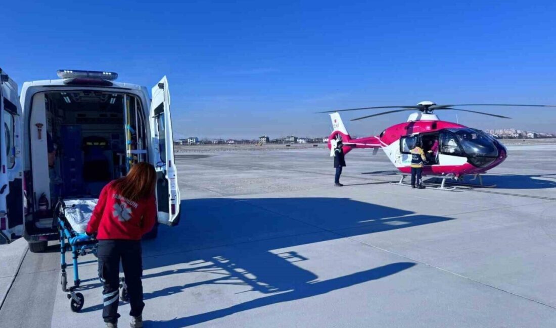 Hamile Kadın, Bahçesaray’dan Helikopter ile Van’a Nakledildi Van'ın Bahçesaray ilçesinde tedavi gören 19 yaşındaki hamile kadın, kara