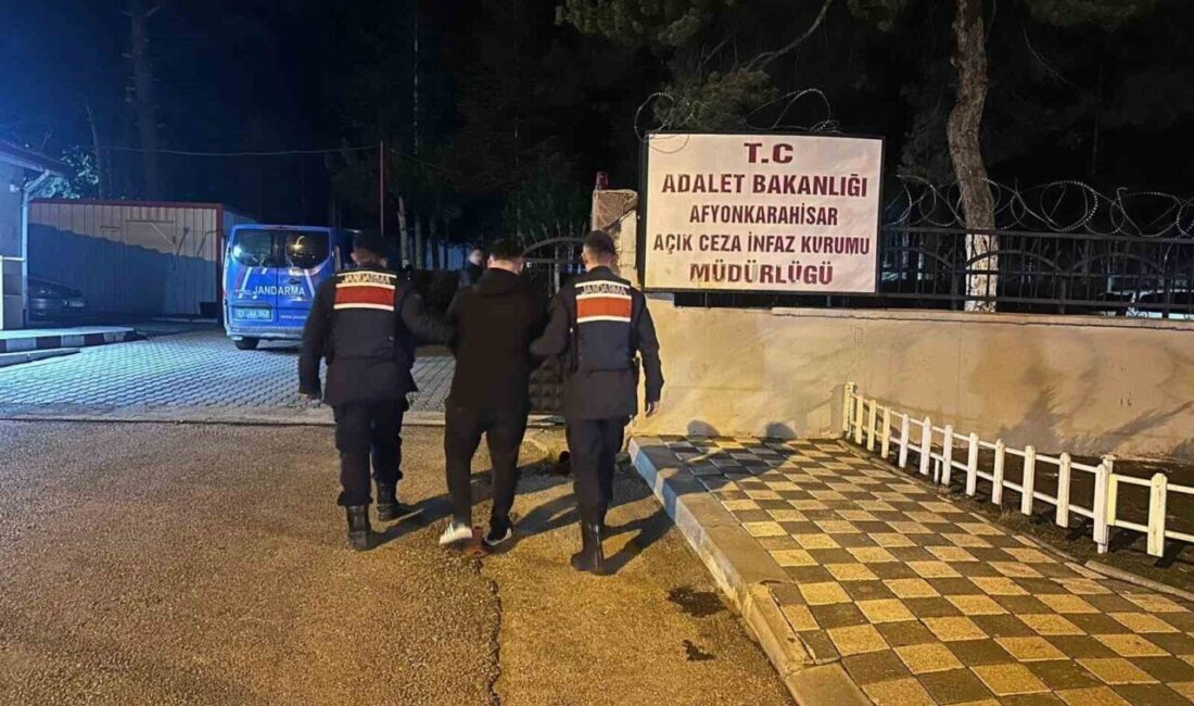 Afyonkarahisar’da 14 Yıl 8 Ay Hapis Cezası ile Aranan Şahıs, Uyuşturucuyla Yakalandı Afyonkarahisar'da jandarma, 14 yıl 8 ay hapis cezası bulunan C.B.'yi,