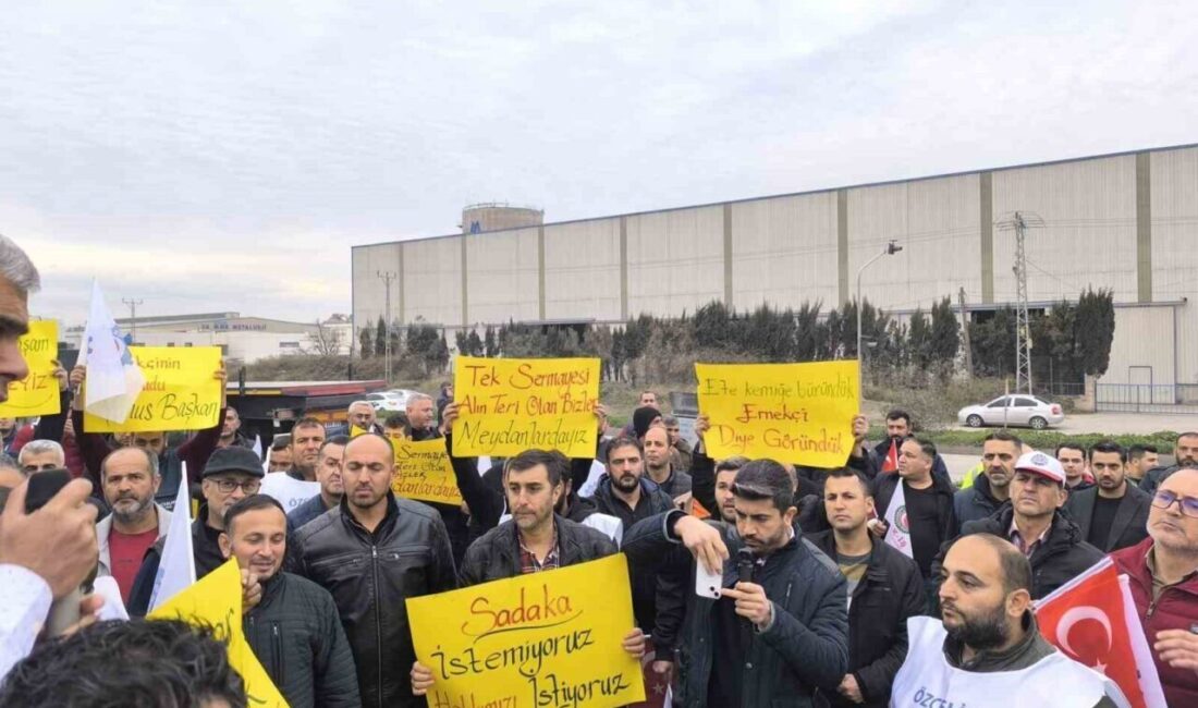 Yolbulan Metal Fabrikası İşçileri, 222 Gündür Grevde Eylemlerine Karayolu Kapatarak Devam Ediyor Hatay'da 222 gündür grevde olan Yolbulan Metal işçileri, Dörtyol'da karayolunu