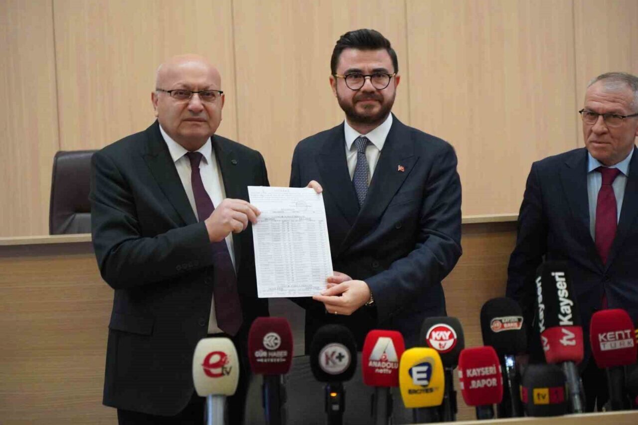 AK Parti Kayseri 8. Olağan İl Kongresi’nde Hüseyin Okandan, il