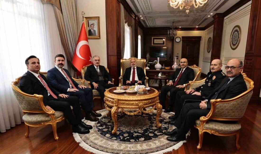 Mehmet Sağlam, Bursa Valisi Erol Ayyıldız ile bir araya geldi İçişleri Bakan Yardımcısı Mehmet Sağlam, Bursa'daki programı kapsamında Vali Erol