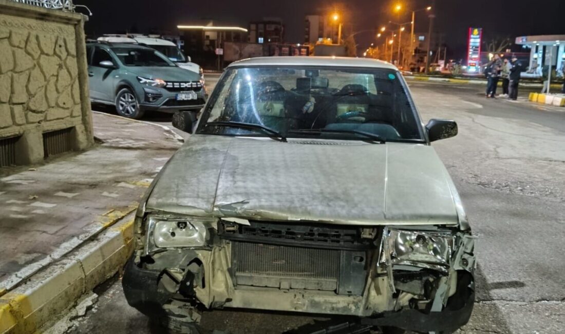 Adıyaman’da Otomobillerin Çarpışması Sonucu Dört Kişi Yaralandı Adıyaman Merkez Yeni Mahalle'de U.F.'nun kullandığı 02 ADD 183 plakalı