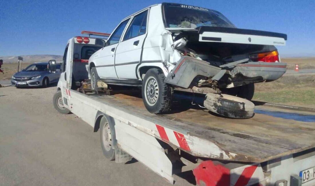 Afyonkarahisar’da iki araç çarpıştı, sürücüler yaralı! Afyonkarahisar'ın Emirdağ ilçesinde meydana gelen trafik kazasında, M.G. yönetimindeki otomobil,