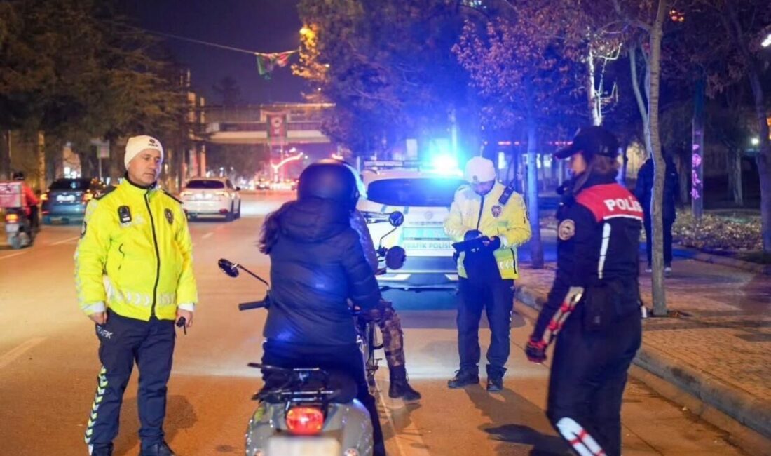Isparta’da Trafik Denetiminde 15 Sürücüye Ceza, 7 Araç Men Edildi Isparta'da İl Emniyet Müdürlüğü'nün yaptığı bir saatlik trafik denetiminde 15