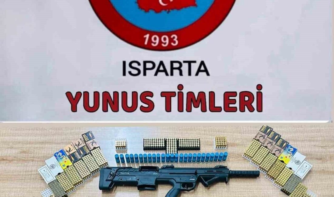 Isparta’da gerçekleştirilen operasyonda ruhsatsız silah ve mühimmat ele geçirildi Isparta'da Asayiş Şube Müdürlüğü ekipleri bir şahsın evine düzenledikleri operasyonda,