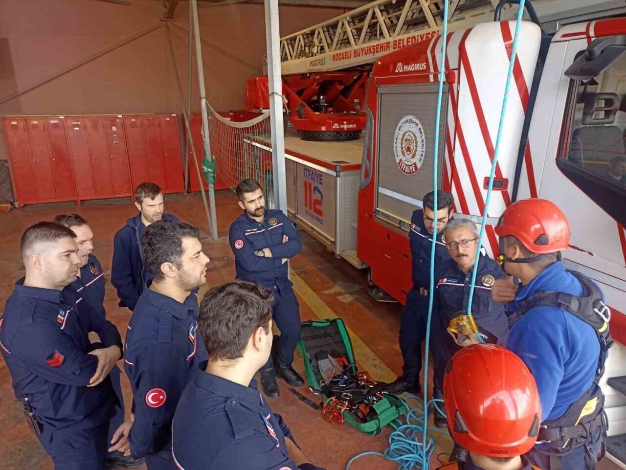 Kocaeli İtfaiye Dairesi Başkanlığı, Gölcük Bölge Grup Amirliği'ndeki personeline iple