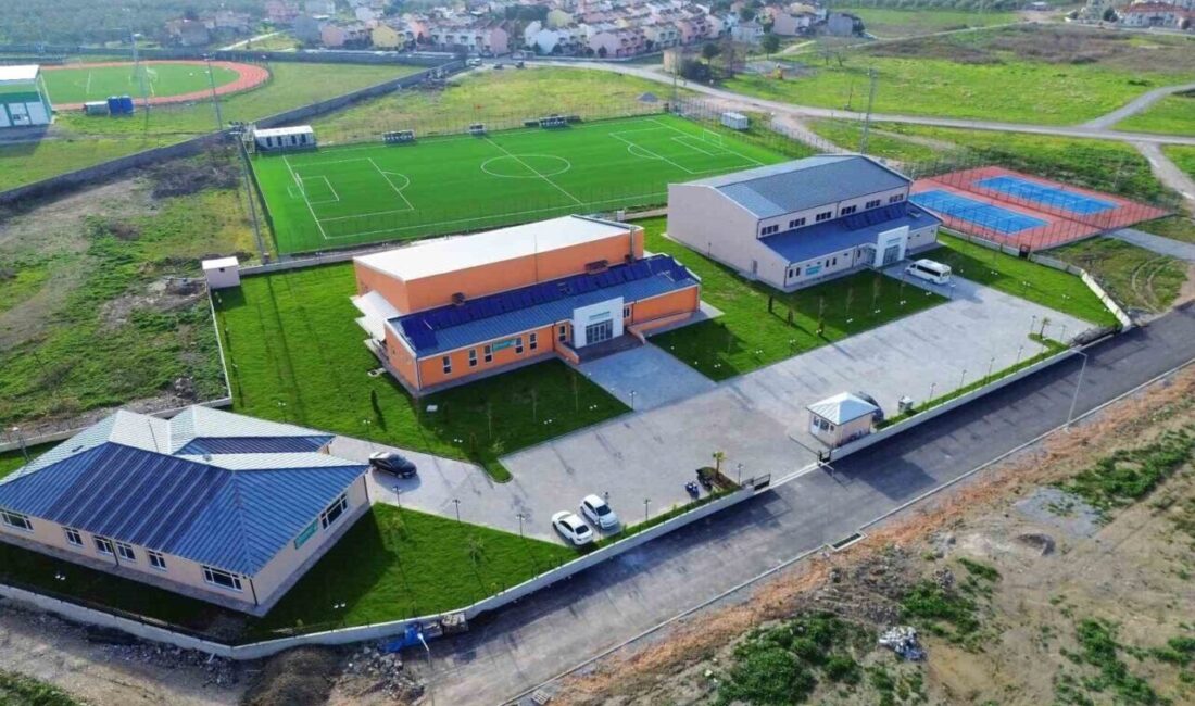 İznik’teki Yeni Spor Kompleksi Gençler İçin Kapılarını Açtı İznik Belediyesi'nin 65 milyon TL yatırımla açtığı spor kompleksi, gençlere