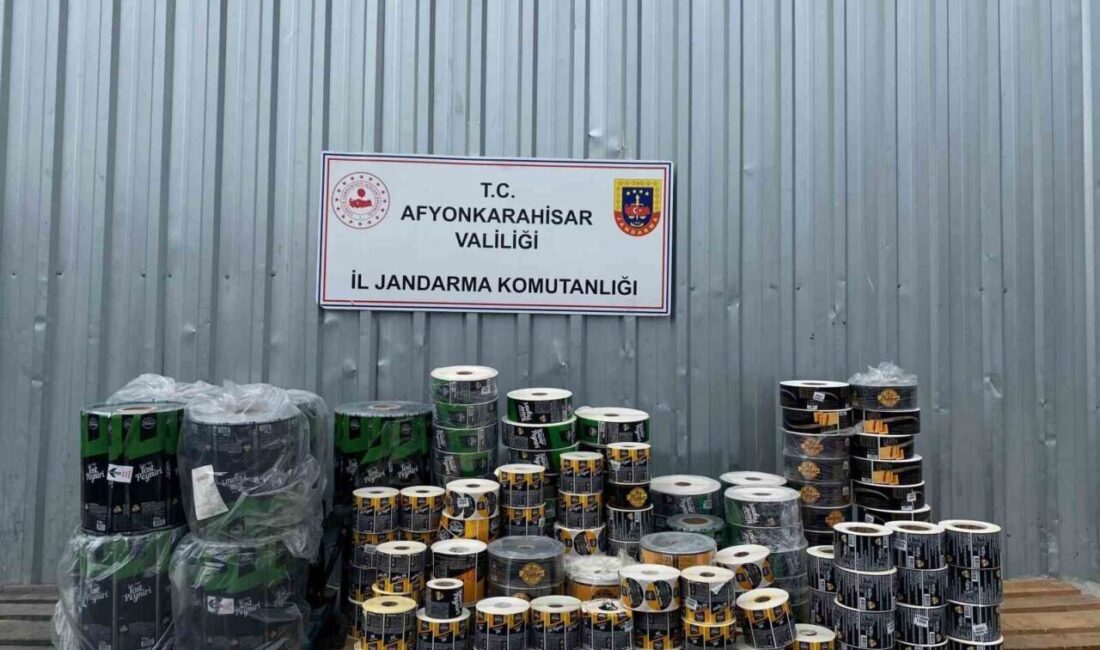 Afyonkarahisar’da Jandarma, Taklit Peynir Üreten Tesise Baskın Düzenledi! Afyonkarahisar'da, Bolvadin'deki bir işletmeye düzenlenen jandarma baskınında, sahte peynir üretimi