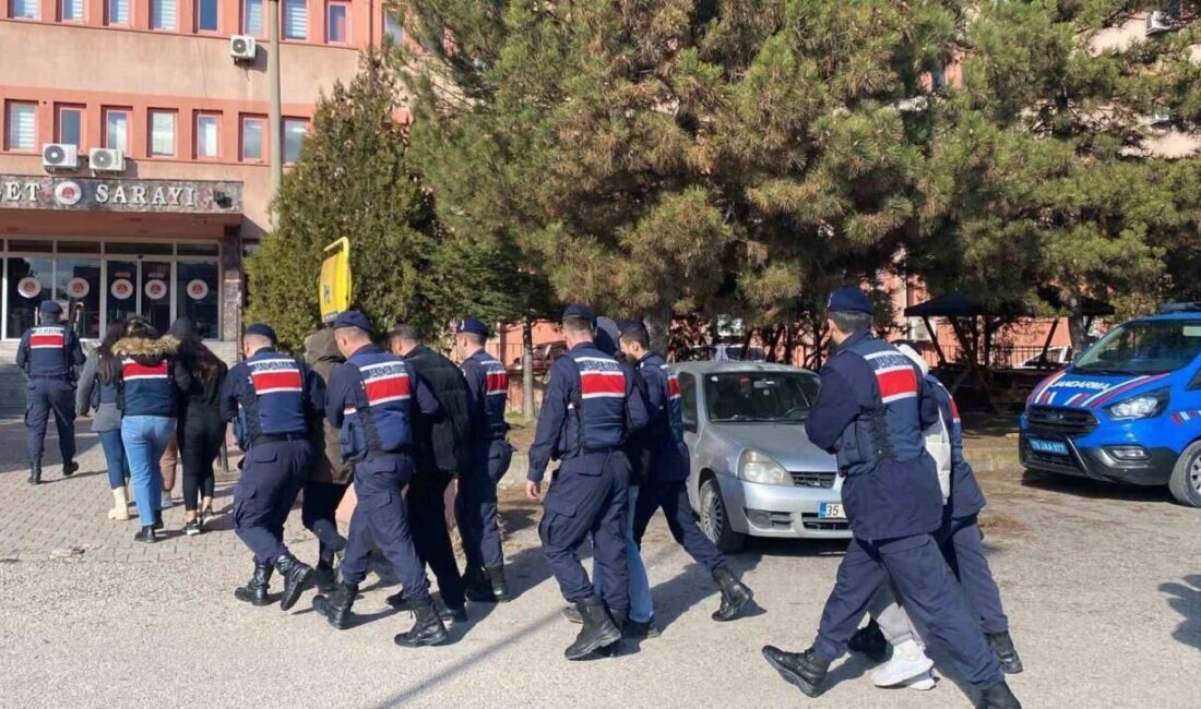 Karabük’te uyuşturucu madde kullanılan partiye jandarmadan baskın: 8 kişi gözaltına alındı! Karabük'te jandarma, bir eğlence partisinde uyuşturucu kullanıldığını belirleyerek düzenlediği operasyonla