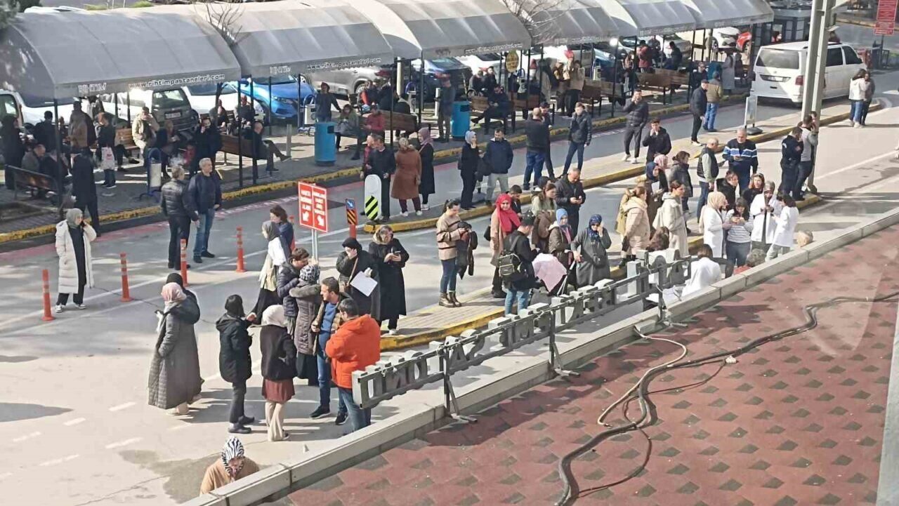 Bursa'nın Nilüfer ilçesinde saat 13:43'te meydana gelen 4.1 büyüklüğündeki deprem,