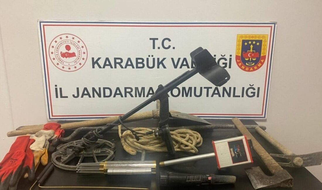 Karabük’te izinsiz kazı yapan 3 şahıs jandarma tarafından yakalandı Karabük'te jandarma ekipleri, izinsiz kazı yapan Ahmet Yılmaz, Mehmet Demir