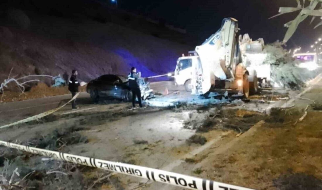 Kahramanmaraş’ta Automobilin İş Makinesine Çarpması Sonucu Bir Kişi Hayatını Kaybetti Kahramanmaraş'ta Onikişubat ilçesinde bir otomobilin iş makinesine çarpması sonucunda 1