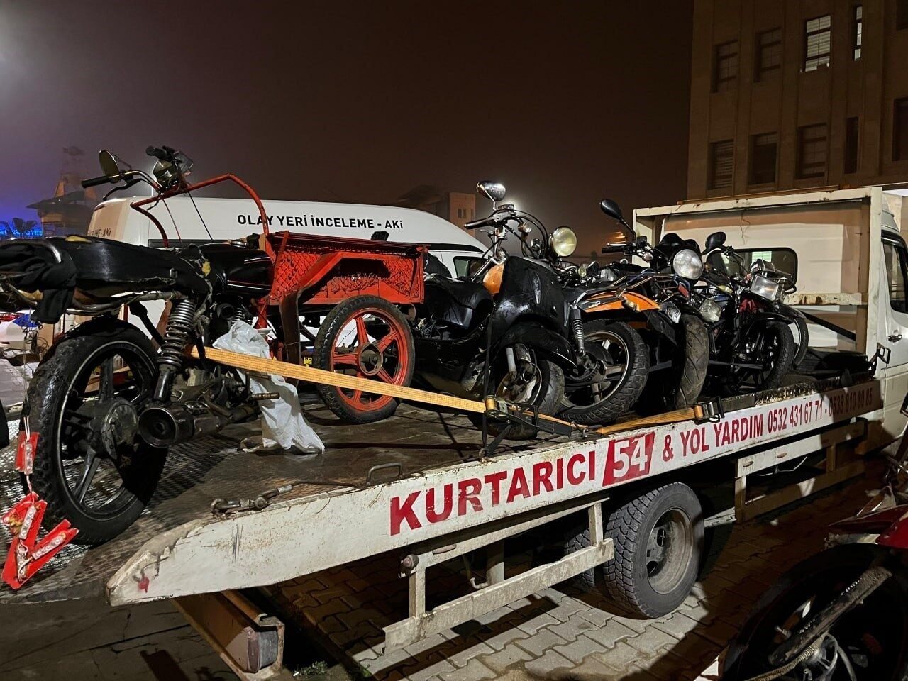 Karasu'da, İlçe Emniyet Müdürlüğü tarafından yapılan denetimlerde 20 plakasız motosiklet