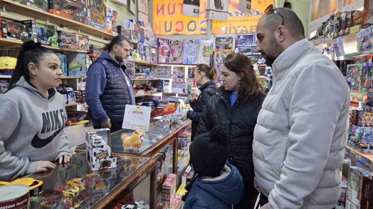 Eskişehir'de, 2024-2025 eğitim öğretim yılı yarıyıl tatilinin başlamasıyla çocuklarına hediye