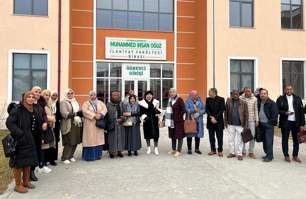 Kastamonu Üniversitesi’nin Cezayir’deki Eğitim Programı Başarıyla Tamamlandı Kastamonu Üniversitesi, Cezayir'deki Kasdi Merbah University of Ouargla'nın idari personeline