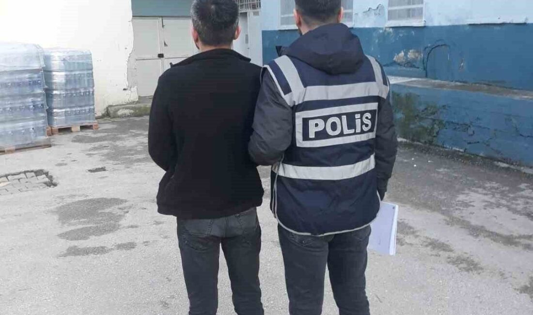 Kastamonu’da Kasten Öldürme Suçundan Aranan Şahıs Yakalandı Kastamonu'da, "kasten öldürme" suçundan 10 yıl 10 ay hapis cezası
