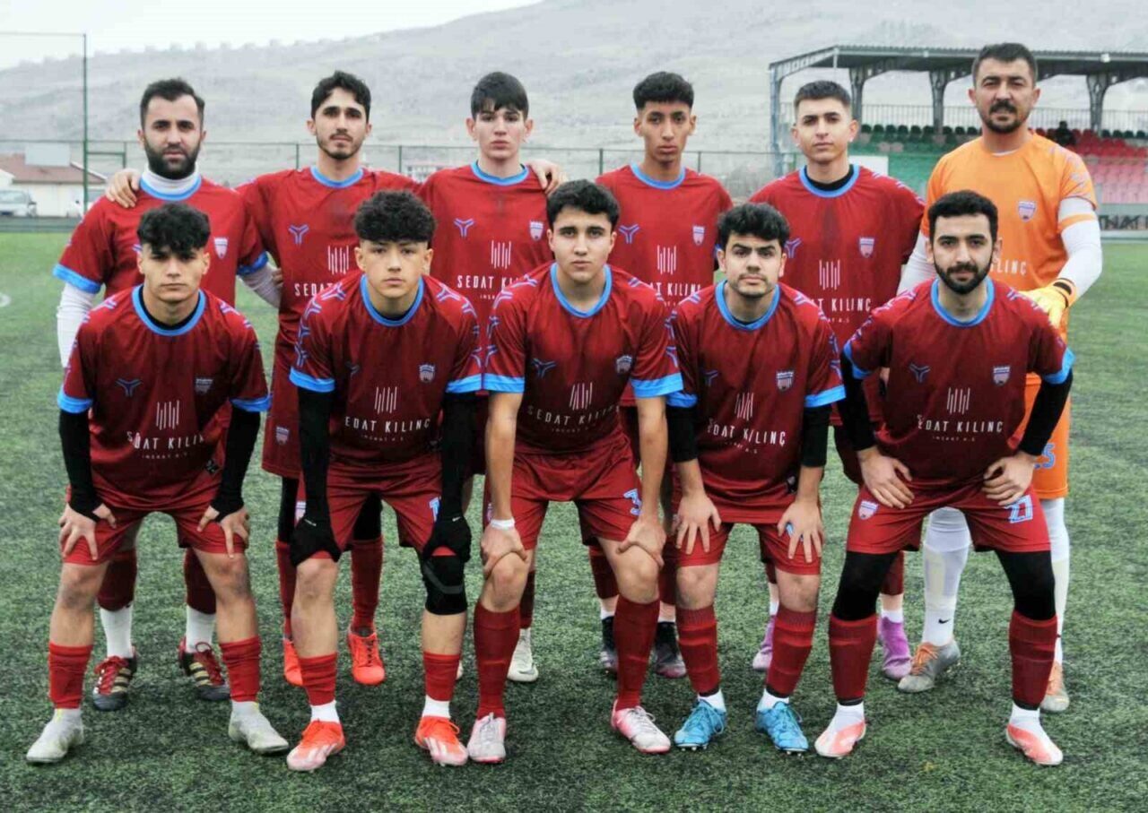 Kayseri Süper Amatör Küme takımlarından Tomarza Belediyespor ve 1966 Turanspor,
