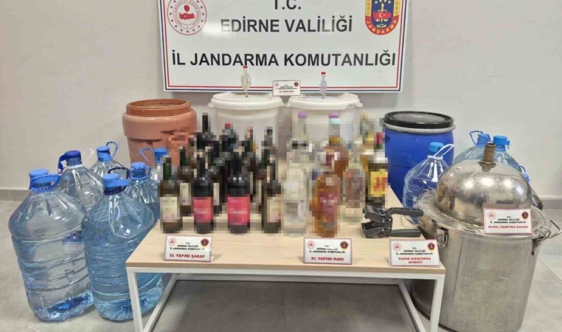 Keşan’da yapılan operasyonda 384 litre sahte içki ve damıtma malzemeleri bulundu Edirne'nin Keşan ilçesinde M.K.'ya ait evde yapılan aramada 384 litre