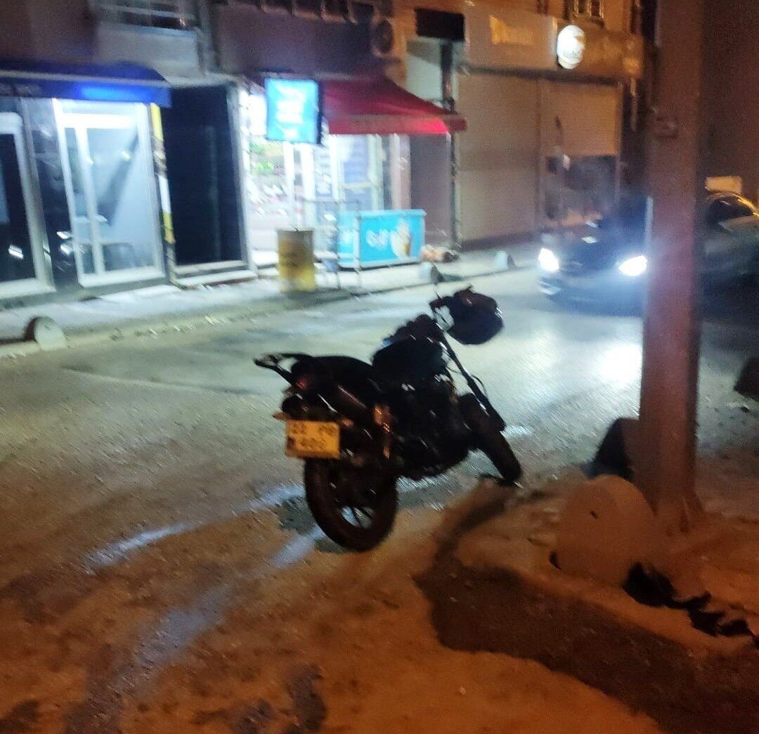 Edirne'nin Keşan ilçesinde G.D. (23) yönetimindeki motosiklet, dönüş yapan bir